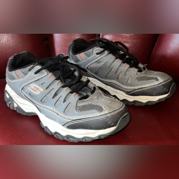 SKECHERS GYM SHOES - Picture 1 of 6